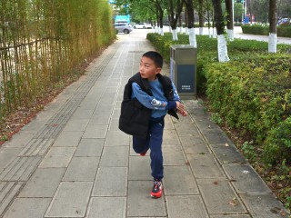 走吧，一起去爬山。好呀！好呀！