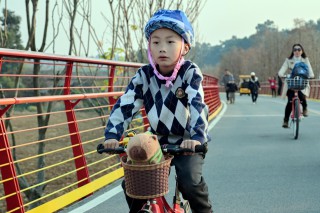 一起骑车去看东边月出西边日落